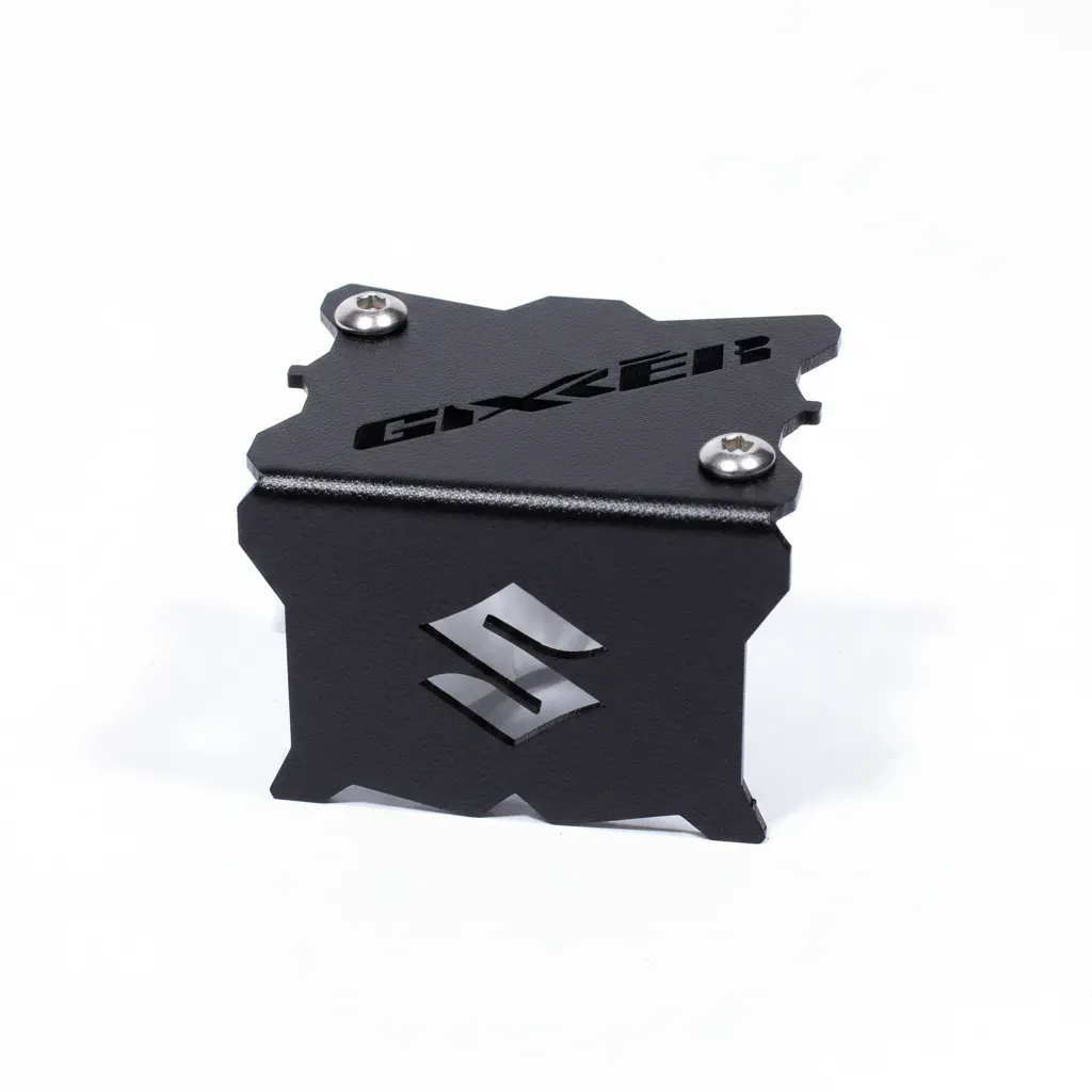 [PSU0402002] PROTECTOR DEPOSITO DELANTERO SUZUKI GIXXER 150 Y 250 (Negro).webp