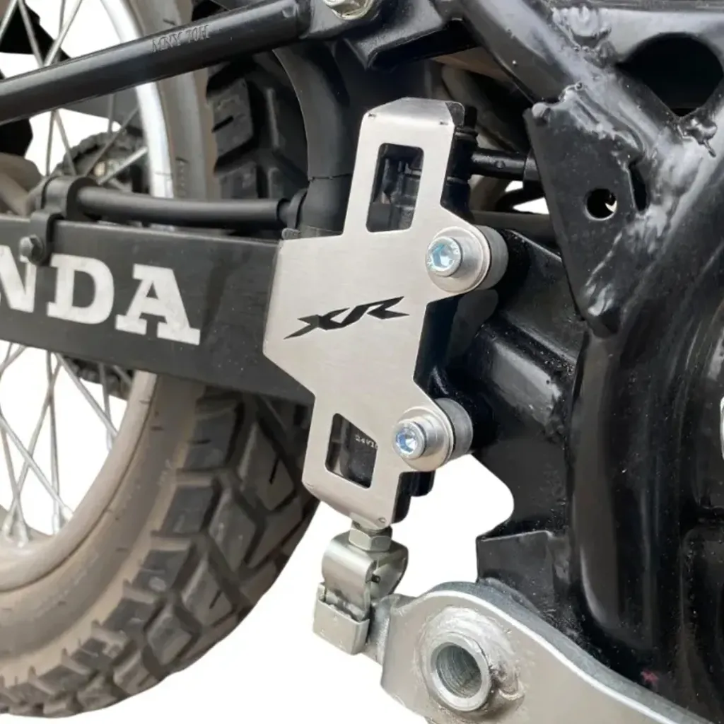 PROTECTOR BOMBA FRENO TRASERO HONDA XR 190 2.0